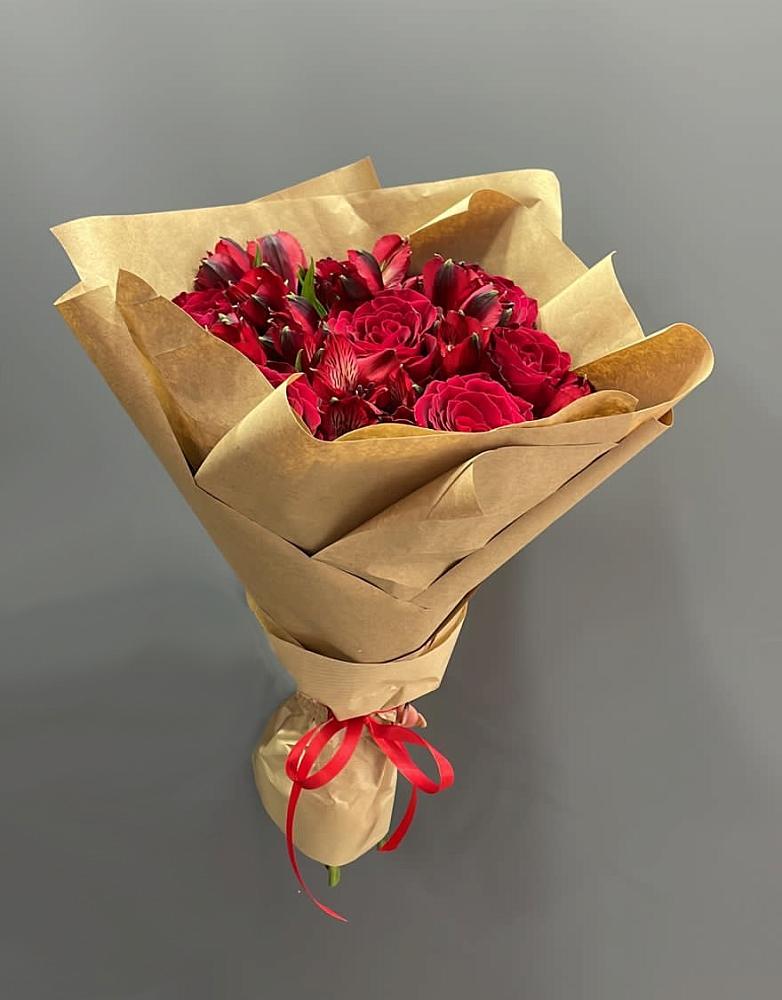 Букет цветов из: Альстромерии и Розы в Старице