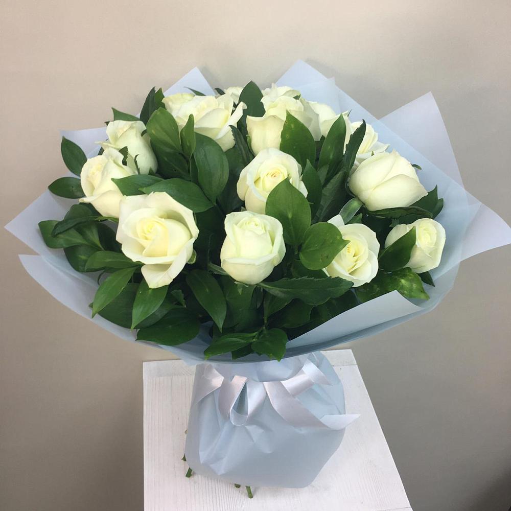 Букет 15 Белых роз Проуд в Старице