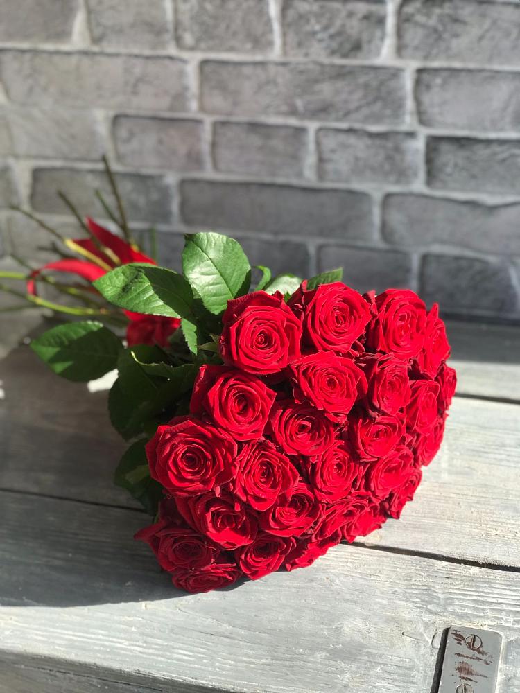 Букет Красные розы Фридом в Старице