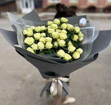 Букет Белые кустовые розы Солинеро в Старице