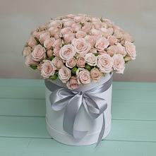 Цветочная композиция из Розы в шляпной коробке в Старице