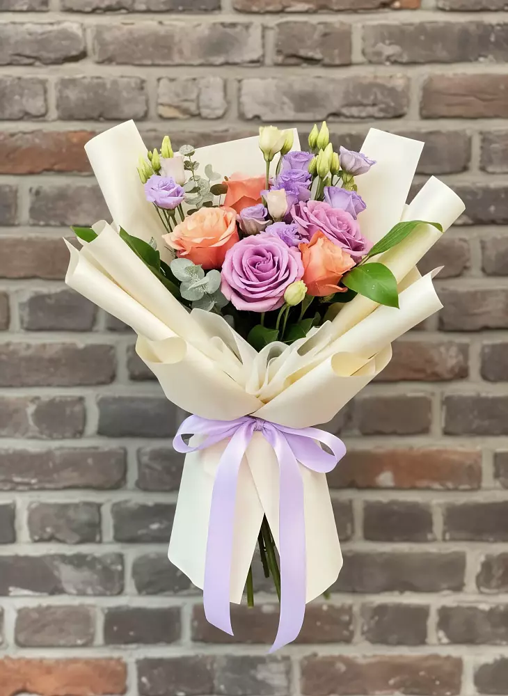 Букет цветов из: Лизиантусы и Розы в Старице