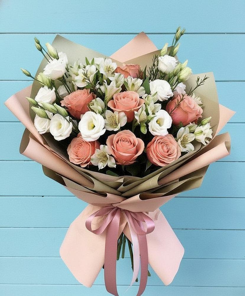 Букет цветов из: Розы, Альстромерии и Лизиантусы в Старице