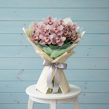 Букет цветов из:  Орхидеи и Розы в Старице