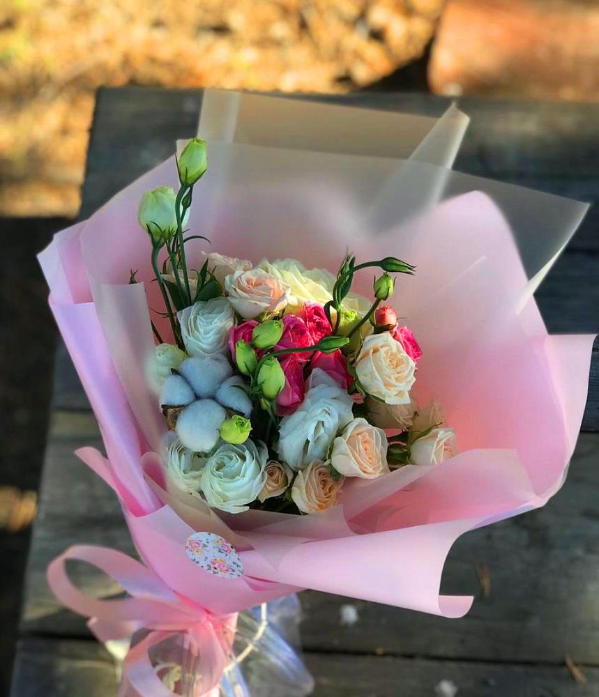 Букет цветов из: Розы и Лизиантусы в Старице