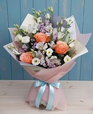 Букет цветов из:  Лизиантусы, Розы, Альстромерии и Гипсофила в Старице