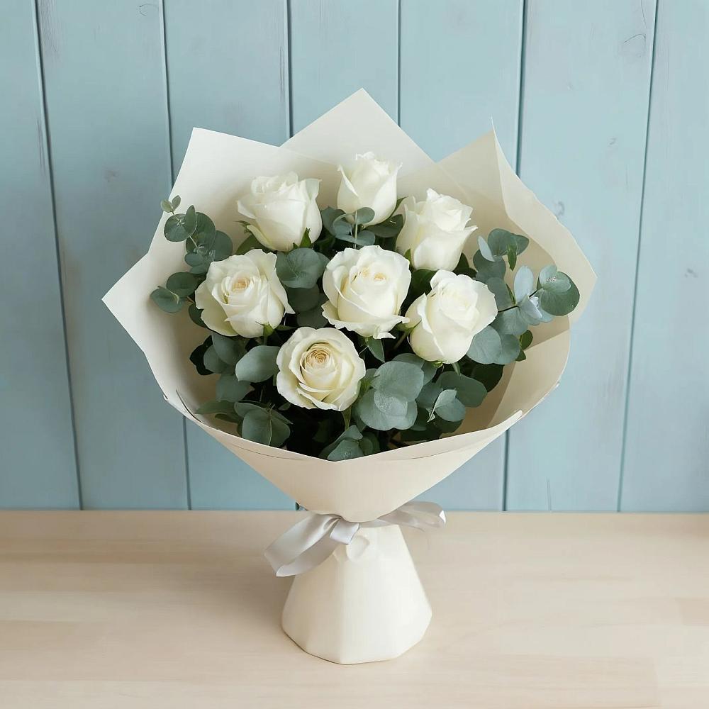 Букет Белые розы в Эвкалипте в Старице