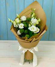 Букет цветов из:  Хризантемы и Лизиантусы в Старице