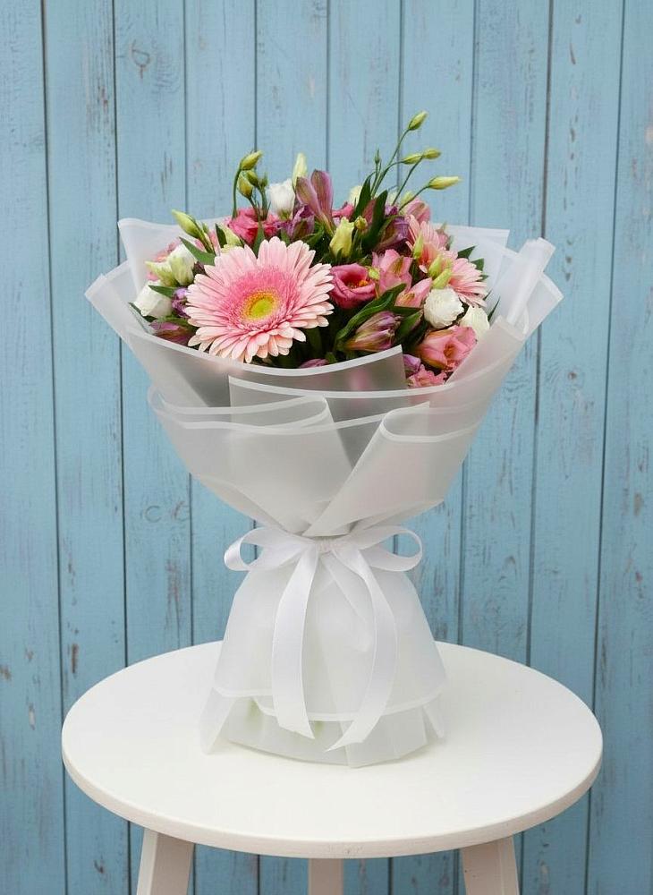 Букет цветов из: Герберы, Альстромерии и Лизиантусы в Старице