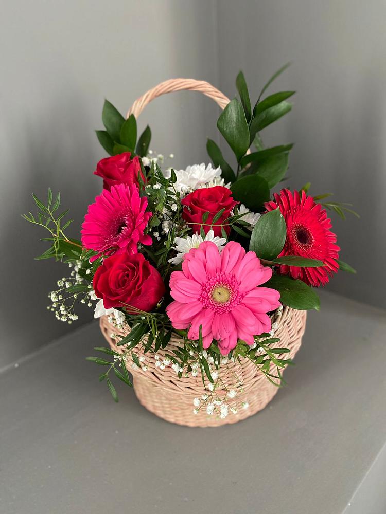 Цветочная композиция из Розы, Хризантемы и Герберы в корзине в Старице