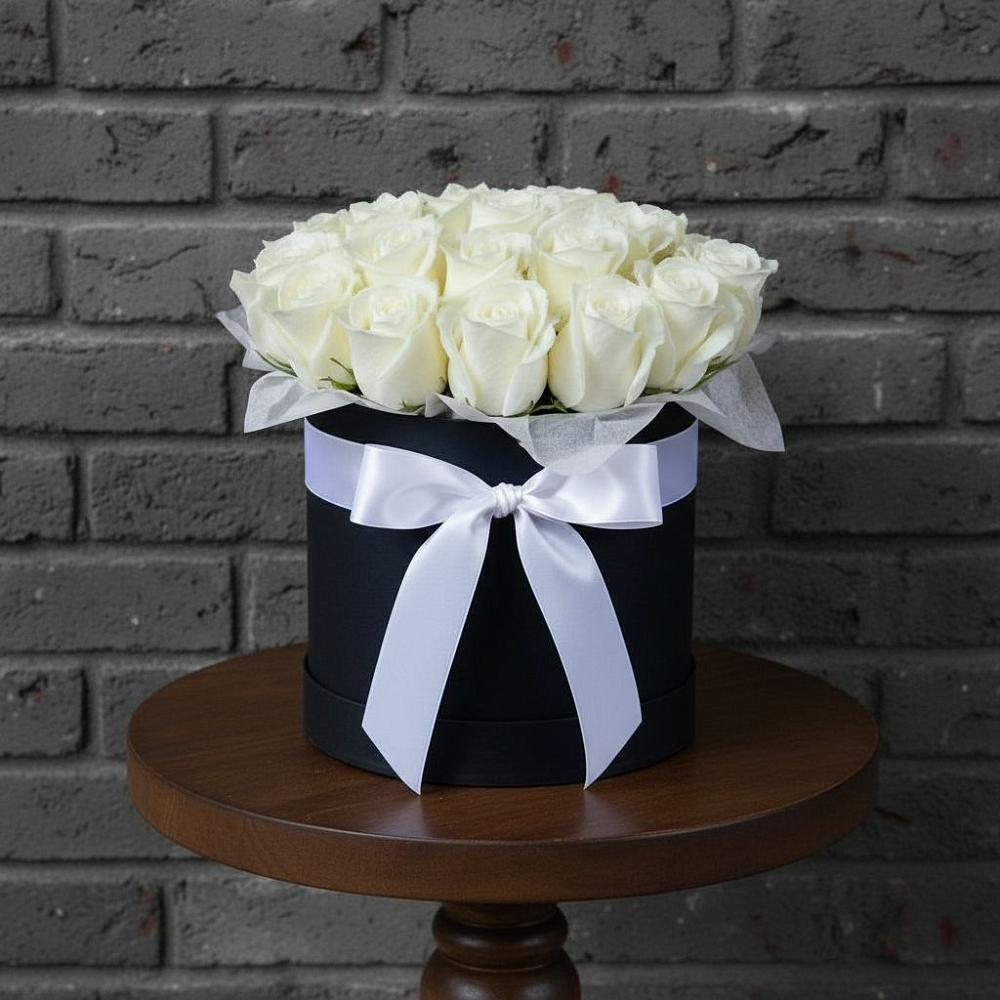 Цветочная композиция из Розы в шляпной коробке в Старице