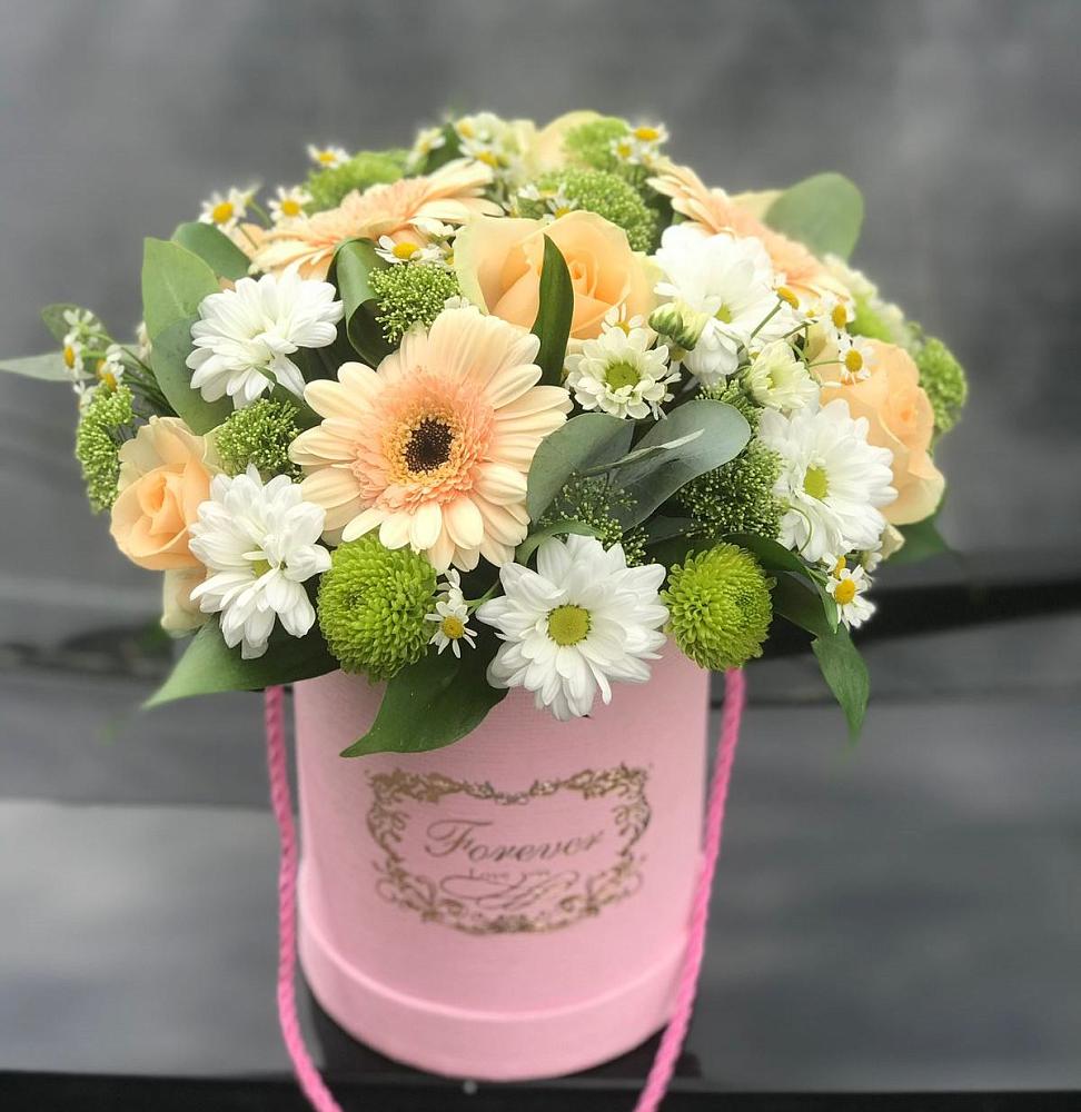 Цветочная композиция из Розы, Герберы и Хризантемы в шляпной коробке в Старице