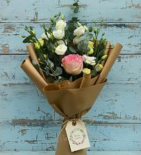 Букет цветов из:  Розы и Лизиантусы в Старице