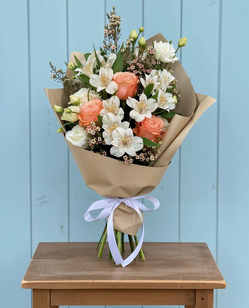 Букет цветов из: Альстромерии, Лизиантусы, Розы и Хризантемы в Старице