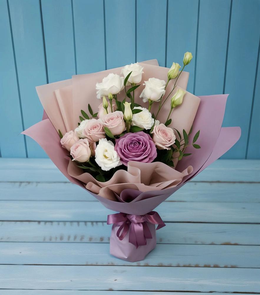 Букет цветов из: Розы и Лизиантусы в Старице