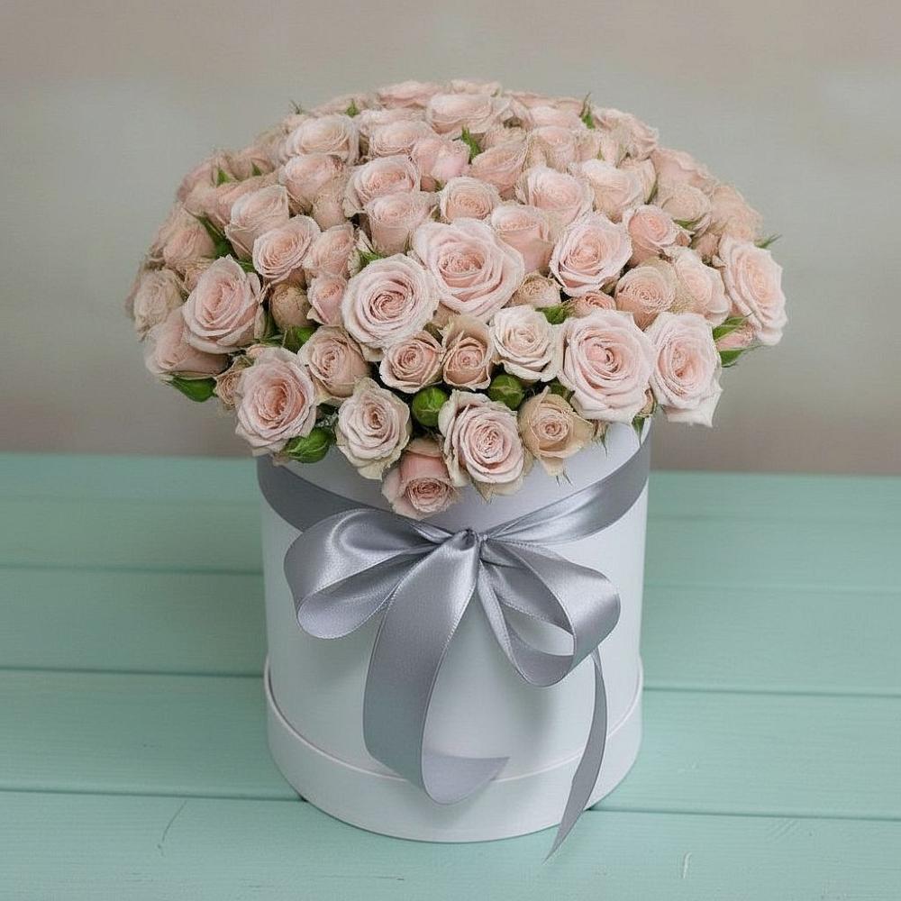 Цветочная композиция из Розы в шляпной коробке в Старице